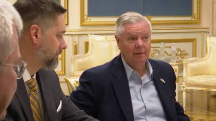 «Имелось в виду другое»: западная пресса утверждает, что офис Зеленского подверг монтажу слова сенатора о наиболее удачных инвестициях США в украинцев и Украину