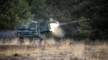 Обещанные Киеву Германией 155-мм САУ PzH 2000 и РСЗО MARS II доставлены на Украину