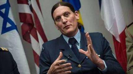 Натовские военнослужащие получили право носить форму, предназначенную для того пола, к которому они сами себя причисляют