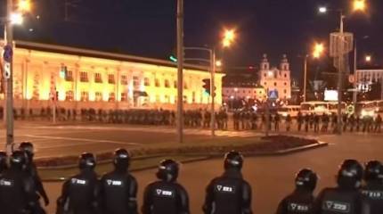 В МВД Беларуси объяснили применение милицией табельного оружия против протестующих