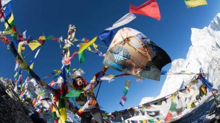 Un grupo de escaladores lanzó World of Warplanes a una altura de 5000 metros.