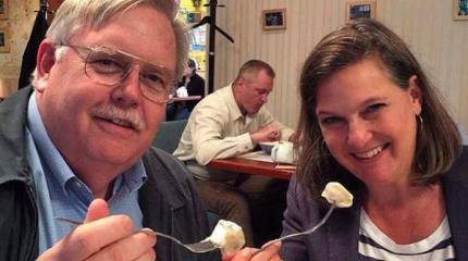 Печеньки в Киеве Нуланд сменила на пельмешки в Москве