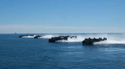 США стягивают к Венесуэле до 16 тысяч военных и самый большой авианосец