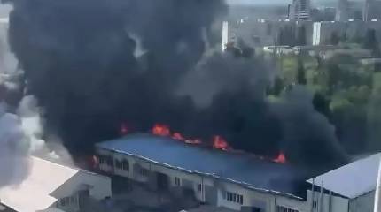 Появились кадры сильного пожара в Харькове, по объектам в котором регулярно наносятся удары ВС РФ