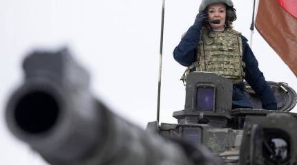 «Собралась остановить Путина, вызвав у него приступ смеха»: в прессе Британии иронизируют над фото главы МИД на танке в Эстонии