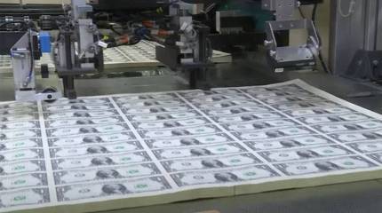 Михаил Леонтьев: Пандемия заменила войну, которая, как известно, всё спишет