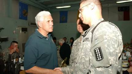 Бывший вице-президент США написал «За Израиль» на артиллерийских снарядах для САУ ЦАХАЛ