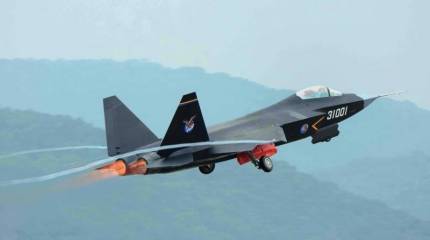 Китай начал разработку палубного варианта J-31