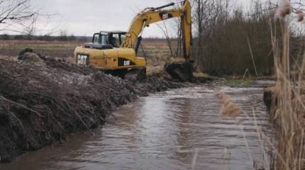 ВСУ строят вторую линию противотанковых рвов и заграждений на границе Украины с Белоруссией
