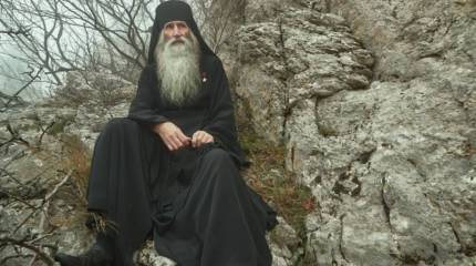 Монах со Звездой Героя на груди