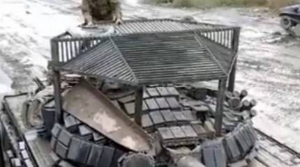 «Решение с неясной эффективностью»: в Турции оценили защиту верхней полусферы танков Т-72 от «Байрактара»