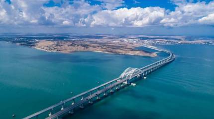 Возле Крымского моста устанавливают заграждения против надводных и подводных дронов