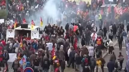 На улицы городов Франции на очередной протест вышли более полумиллиона демонстрантов