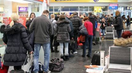 «Все уехали в Лондон». Куда и почему эмигрируют из Прибалтики?