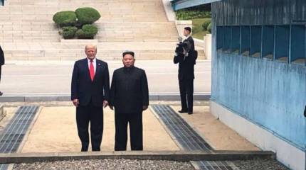 Президент США впервые в истории пересёк границу КНДР