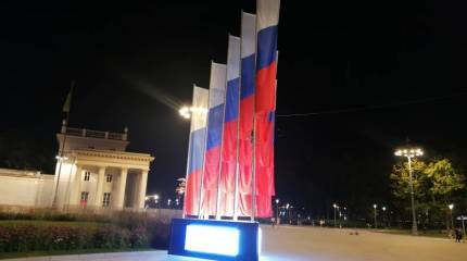 От ботика Петра Первого до воссоединения с южными территориями России: День государственного флага