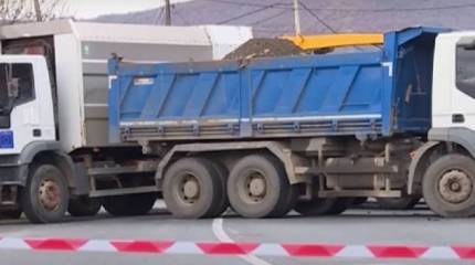 Сербы начали убирать баррикады на севере Косово и Метохии