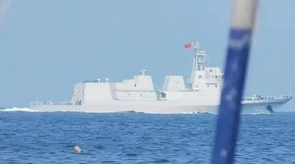 Опубликованы кадры макета американского эсминца, используемого ВМС НОАК в качестве «корабля-мишени»
