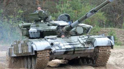 Показаны кадры поражения двух украинских Т-64БВ ударами FPV-дронов ВС РФ