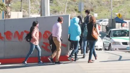 «Безумие или предательство»: группа конгрессменов посетила южную границу США и требует остановить поток мигрантов