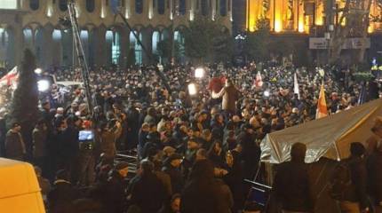 В "демократической" Грузии спецназ полиции разогнал протестующих дубинками и водомётами