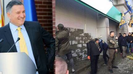 Замуровали демоны...