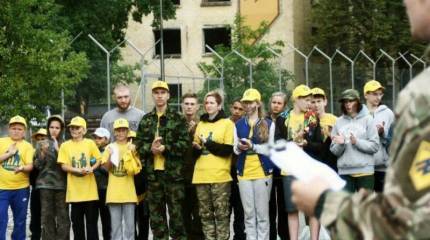 Украинских школьников будут обучать минной безопасности и управлению дронами