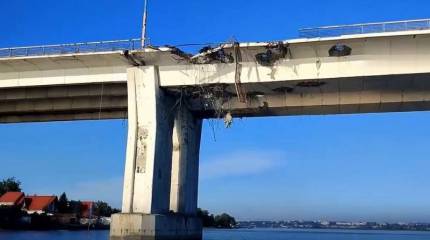 ВСУ снова обстреляли Антоновский мост, часть ракет РСЗО HIMARS перехватила российская ПВО