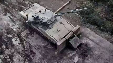 «Щиты защищали от осколков снаряда»: в западной прессе оценили испытания КАЗ «Афганит» на танке Т-14