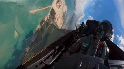 В небе - майор Гундерсон: в США детально показали пилотаж F-22
