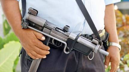 Пистолет-пулемёт «Узи» против «Маузера» и «Эрмы»