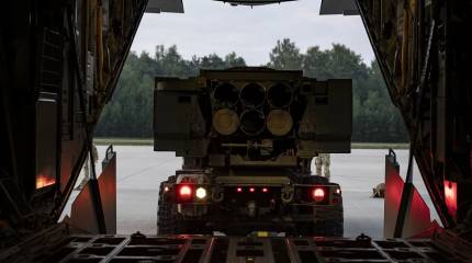 Подготовка к противостоянию в Арктике: США перебросили на Аляску HIMARS и F-35