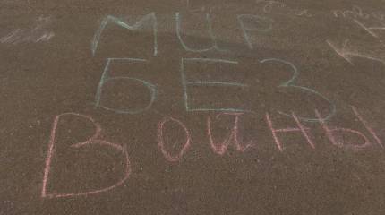 В Донецке миссии ОБСЕ нарисовали глаза, а в Луганске отметили 100-летие со дня рождения Матусовского