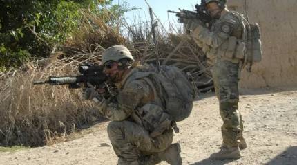 Американские солдаты сталкиваются с трудностями во время обучения выживанию в пустыне на французской базе в Джибути