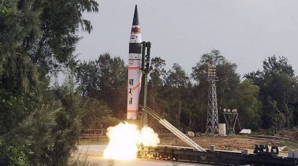 Индия второй раз за неделю провела испытания баллистической ракеты класса "Агни", способной нести ядерный заряд