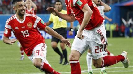 Российская футбольная сборная впервые в новейшей истории вышла в плей-офф ЧМ