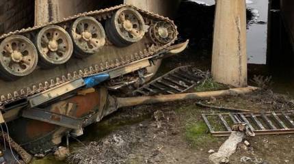 Небоевая потеря: Танк САА упал с моста в Идлибе вместе с экипажем