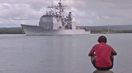 Американские боевые корабли не пустили в Гонконг