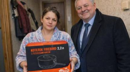 Вдове ликвидированного в котле Мирнограда ВСУшника подарили кухонный котелок