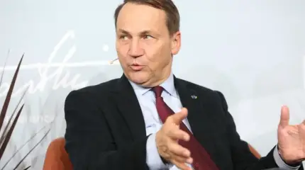 Sikorski a fost indignat de Zelenski, care nu a numit Polonia drept principalul sponsor al Kievului.