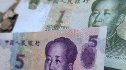 Юань ловит момент: экс-глава Банка Китая увидел шанс в недоверии мира к доллару