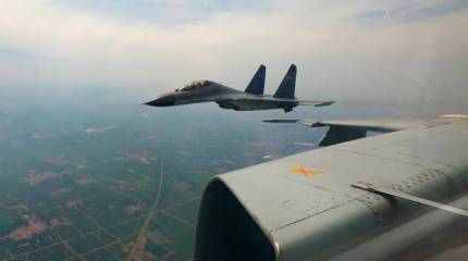 Военное ведомство Тайваня: Пекин демонстрирует военную силу, подводя корабли и летательные аппараты к острову с разных направлений