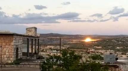 На юге Идлиба боевикам ударами с воздуха не дают сблизиться с турецким постом и укрыться от огня артиллерии