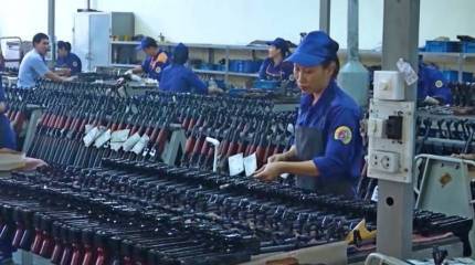 «Ничего сложного в создании Калашникова»: Вьетнам представил автомат STV-410