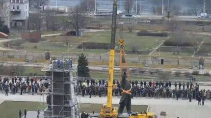 В Запорожье снесён самый большой памятник Ленину на Украине