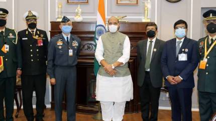 Министр обороны Индии: Наши военные сражались с китайской армией в Ладакхе с удивительной храбростью и стойкостью