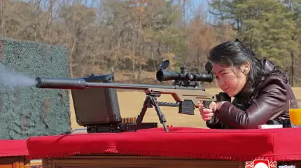 Дочь Ким Чены Ына наряду с генералами осваивала новейшую снайперскую винтовку
