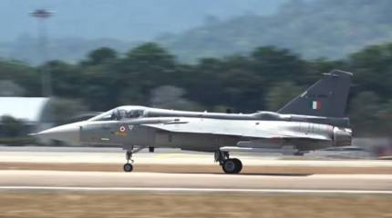 Индийский истребитель HAL Tejas потерял подвесные топливные баки