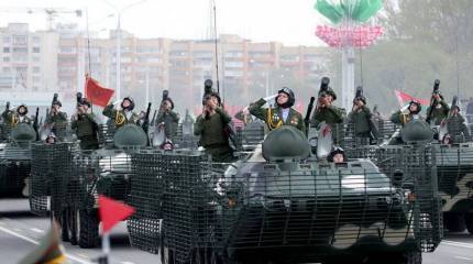 На параде в Минске белорусские военные показали модернизированный БТР-70МБ1