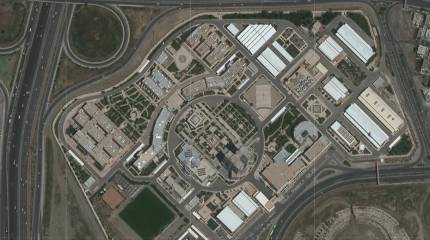 «Враг у ворот, поэтому все собираемся в одном здании»: сюр с совещанием в Иране